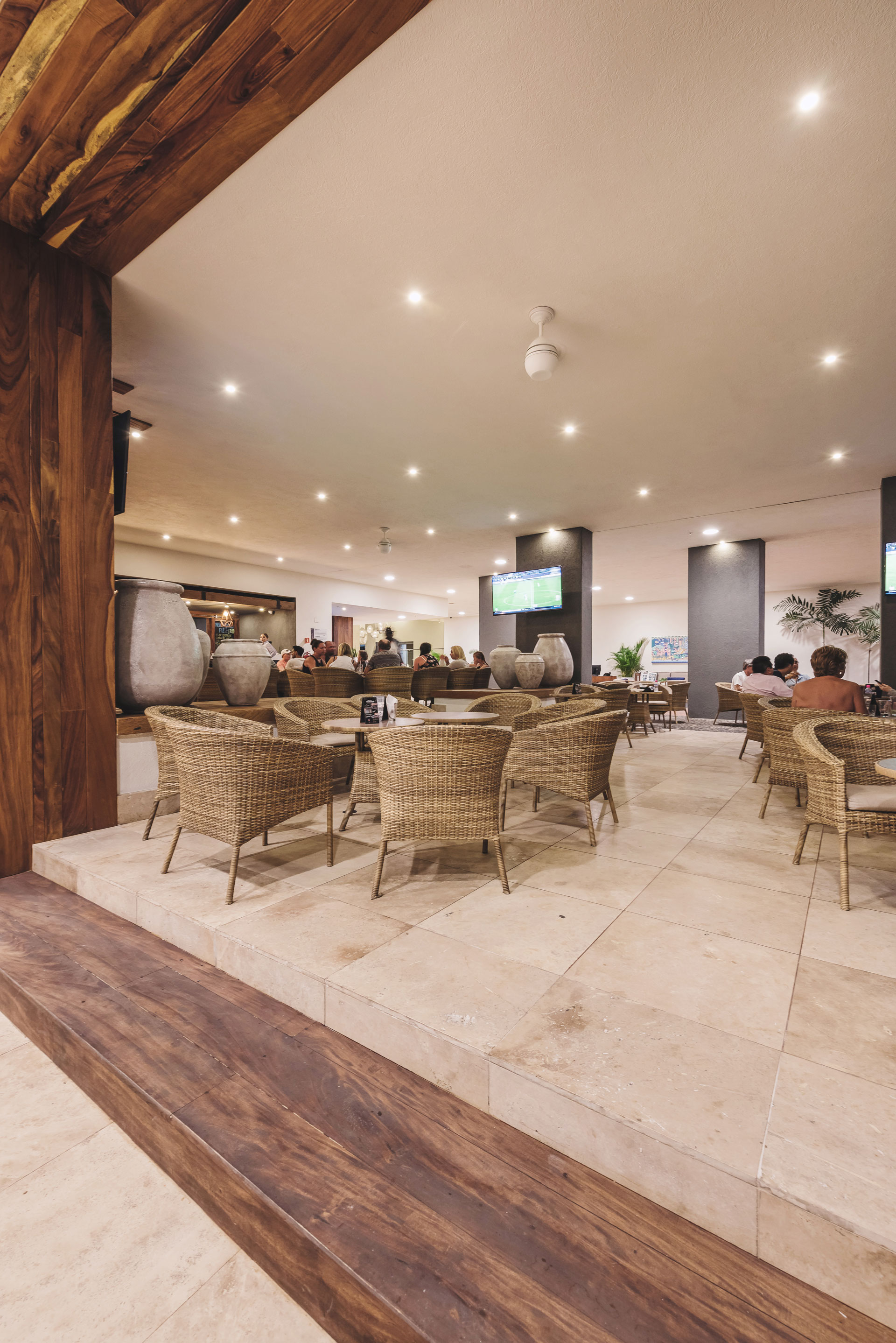 Lobby Bar 2