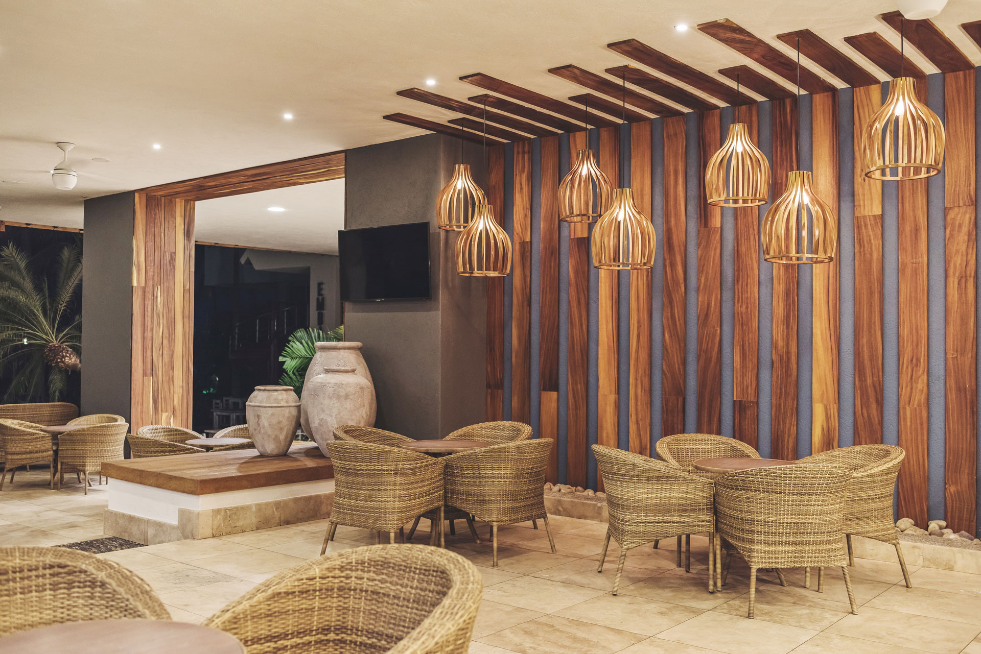 Lobby Bar 4